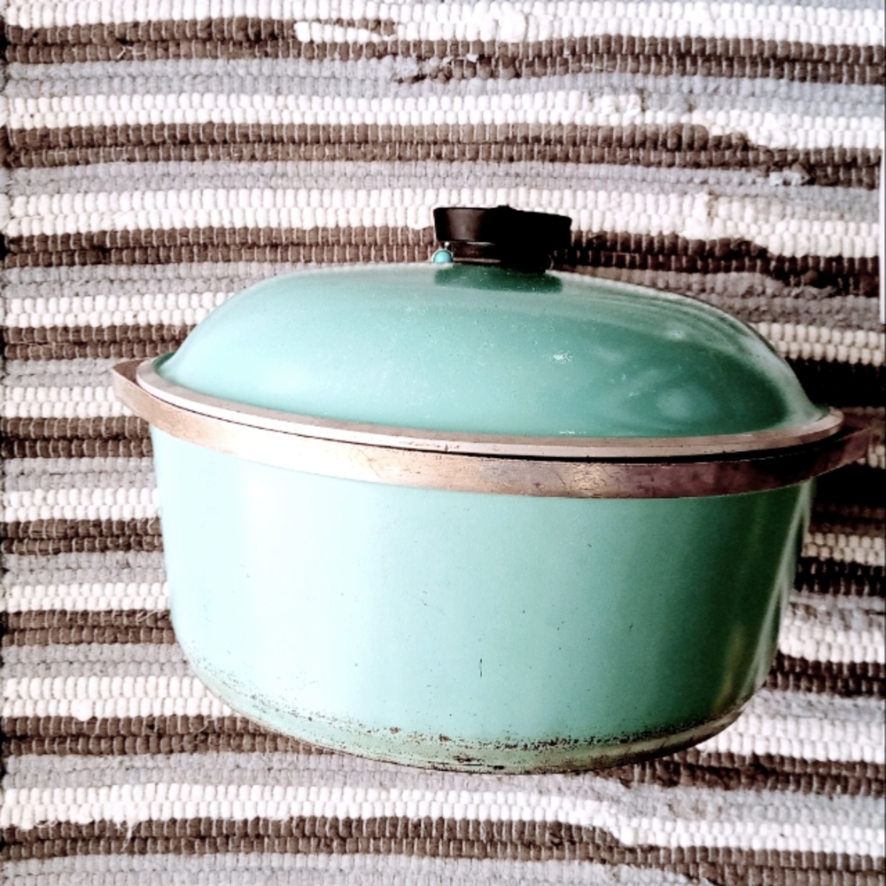 Aqua Club Cookware Pot with Lid